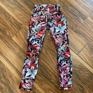Lululemon Size 4 Train‎ Times 7/8 Pant 25"Lush Lillies Luxtreme Mesh Legging